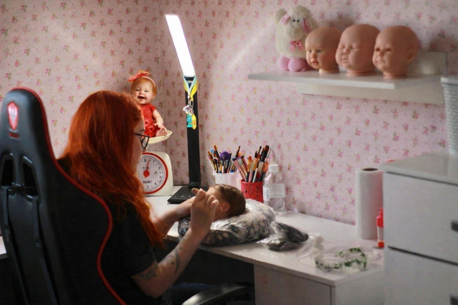 Bebês reborn ultra-realistas com semelhança fotográfica.